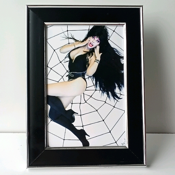 ELVRIA Horror Queen Retro Vintage Gothic Goth Art - Picture 11 of 11
